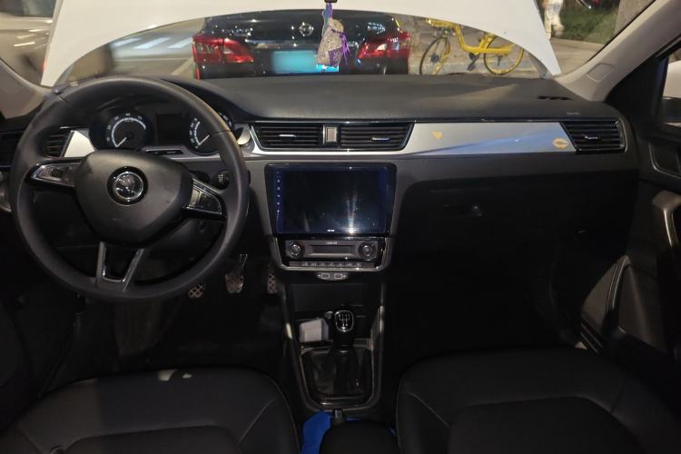 Used Skoda Rapid 2020 1.5L Manual Comfort Edition Center Console