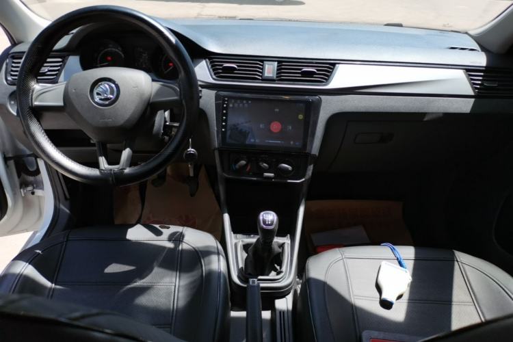 Used Skoda Rapid 2020 1.5L Manual Standard Edition Center Console
