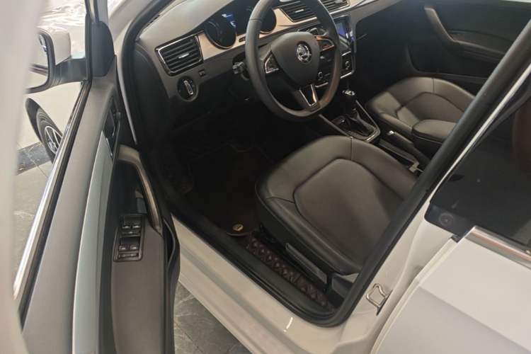 Used Skoda Rapid 2020 1.5L Automatic Comfort Edition Driver Seat