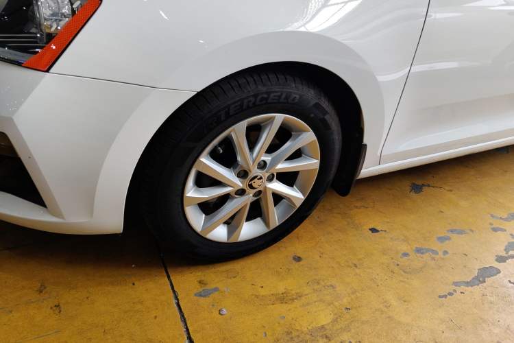 Used Skoda Rapid 2020 1.5L Automatic Standard Edition Exterior 4