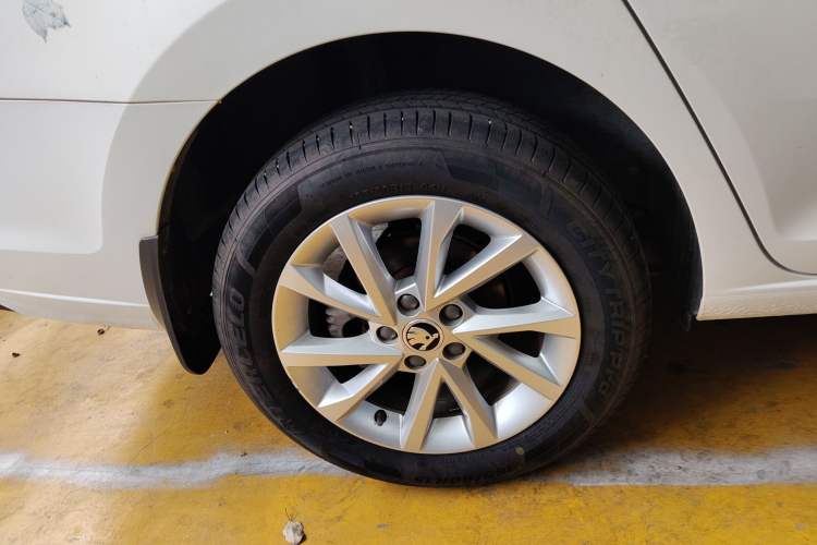 Used Skoda Rapid 2020 1.5L Automatic Standard Edition Exterior 5