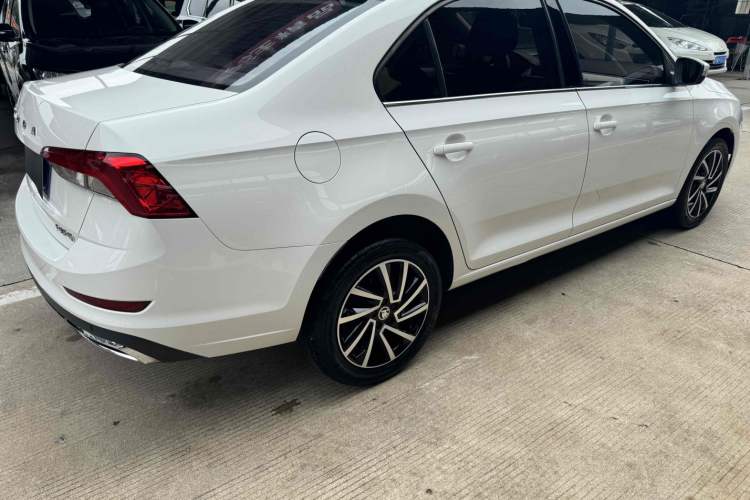 Used Skoda Rapid 2020 1.5L Automatic Comfort Edition Exterior 5