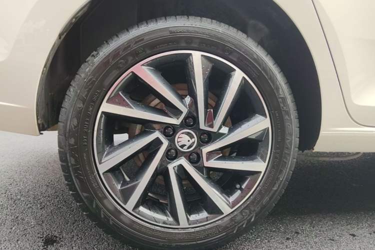 Used Skoda Rapid 2020 1.5L Automatic Comfort Edition Exterior 5
