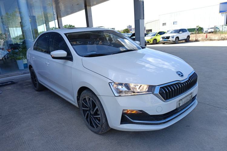 Used Skoda Rapid 2020 1.5L Automatic Comfort Edition Front Right 45 Deg