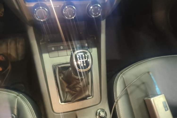 Used Skoda Rapid 2020 1.5L Manual Standard Edition Gear Lever