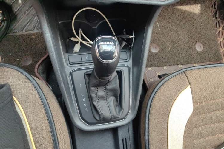 Used Skoda Rapid 2020 1.5L Automatic Comfort Edition Gear Lever