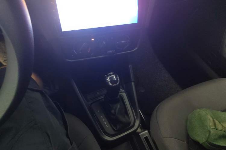 Used Skoda Rapid 2020 1.5L Automatic Standard Custom Edition Gear Lever