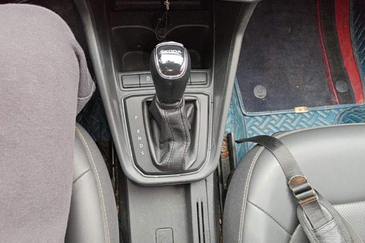 Used Skoda Rapid 2020 1.5L Automatic Comfort Edition Gear Lever