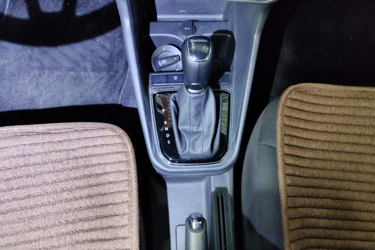 Used Skoda Rapid 2020 1.5L Automatic Standard Edition Gear Lever
