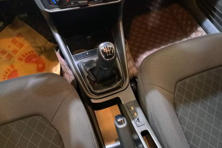 Used Skoda Rapid 2020 1.5L Manual Standard Edition Gear Lever