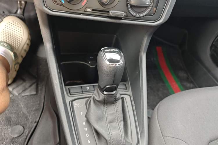 Used Skoda Rapid 2020 1.5L Automatic Standard Edition Gear Lever
