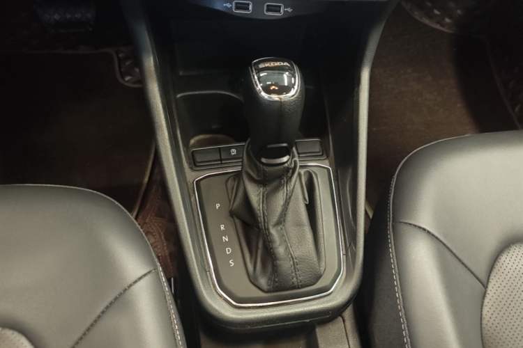 Used Skoda Rapid 2020 1.5L Automatic Comfort Edition Gear Lever
