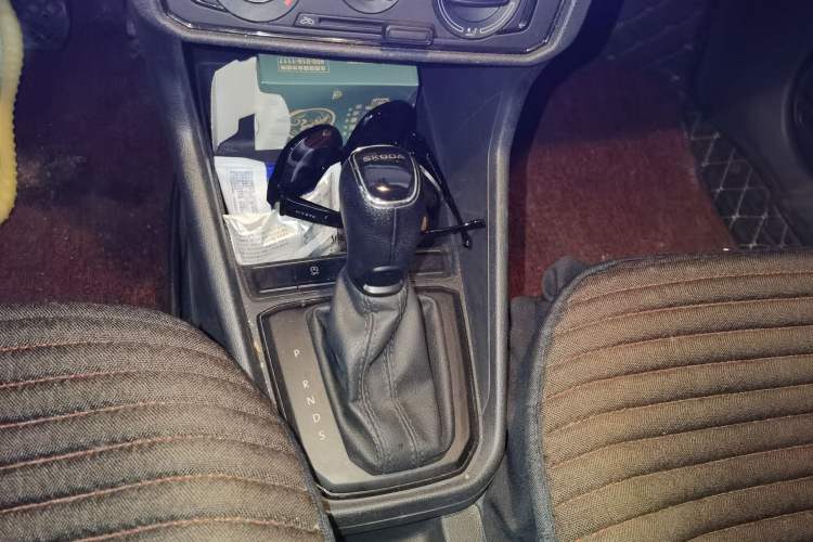 Used Skoda Rapid 2020 1.5L Automatic Standard Edition Gear Lever