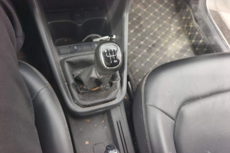 Used Skoda Rapid 2020 1.5L Manual Comfort Edition Gear Lever
