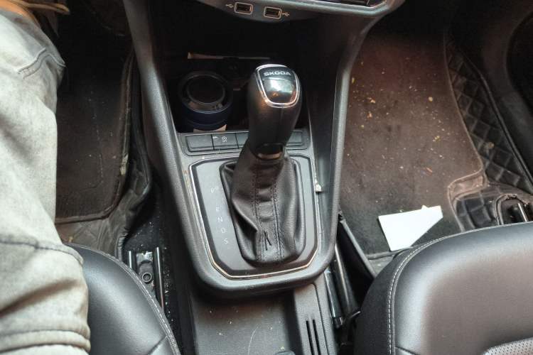 Used Skoda Rapid 2020 1.5L Automatic Comfort Edition Gear Lever
