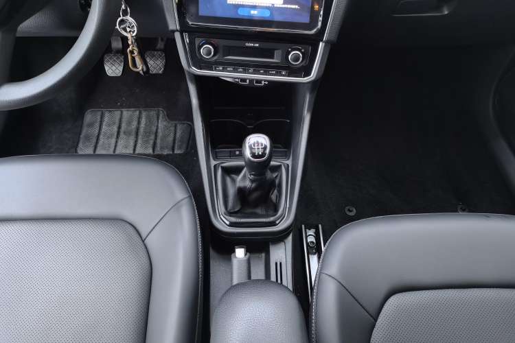 Used Skoda Rapid 2020 1.5L Manual Comfort Edition Gear Lever
