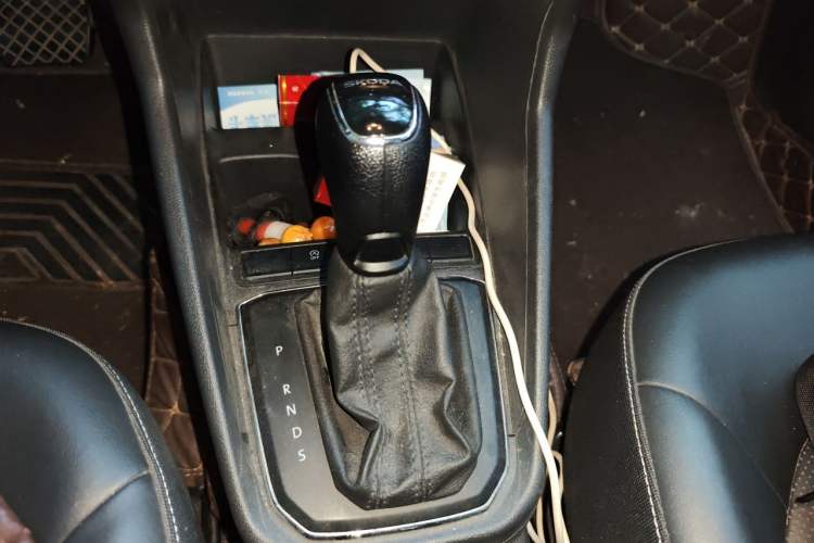 Used Skoda Rapid 2020 1.5L Automatic Comfort Edition Gear Lever