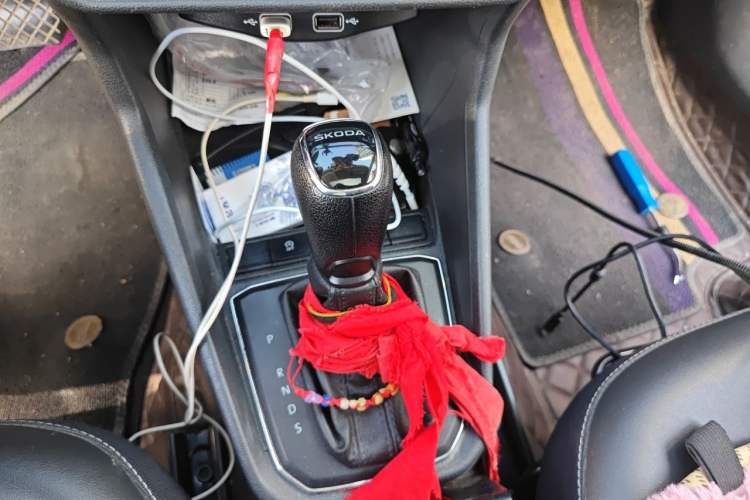 Used Skoda Rapid 2020 1.5L Automatic Comfort Edition Gear Lever