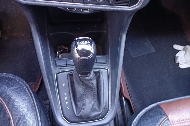 Used Skoda Rapid 2020 1.5L Automatic Comfort Edition Gear Lever