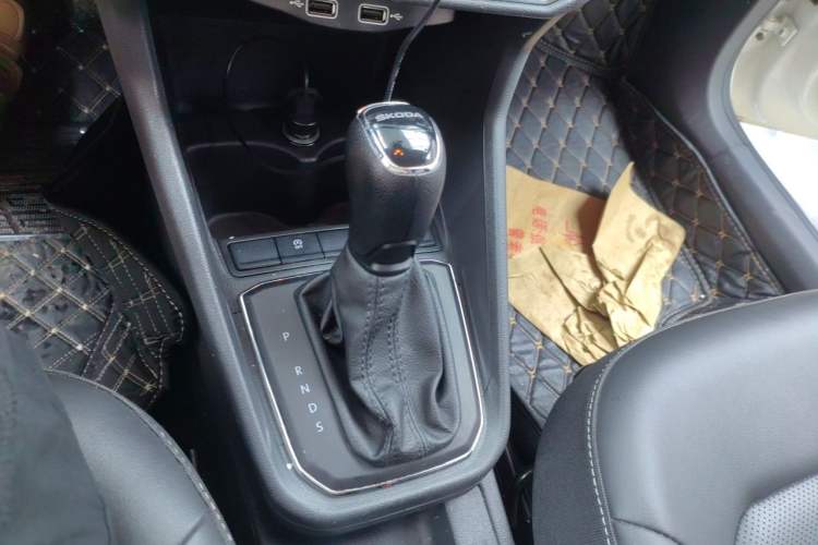 Used Skoda Rapid 2020 1.5L Automatic Comfort Edition Gear Lever