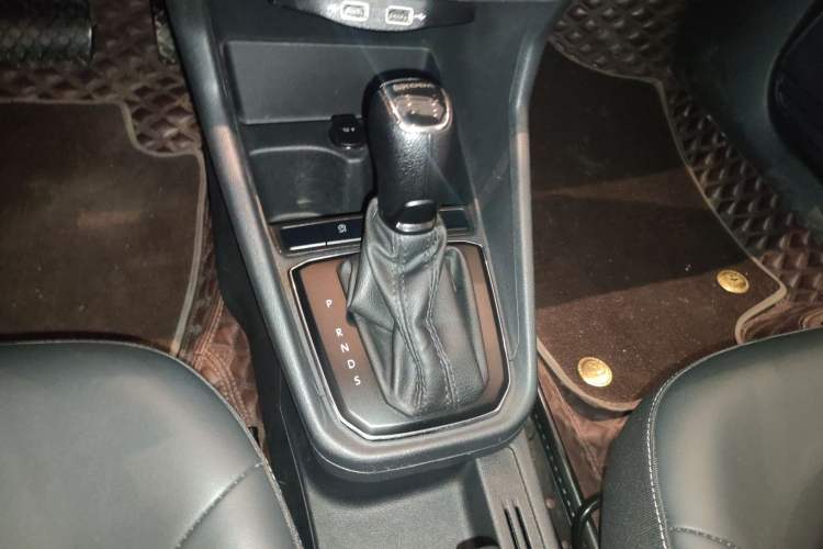 Used Skoda Rapid 2020 1.5L Automatic Comfort Edition Gear Lever