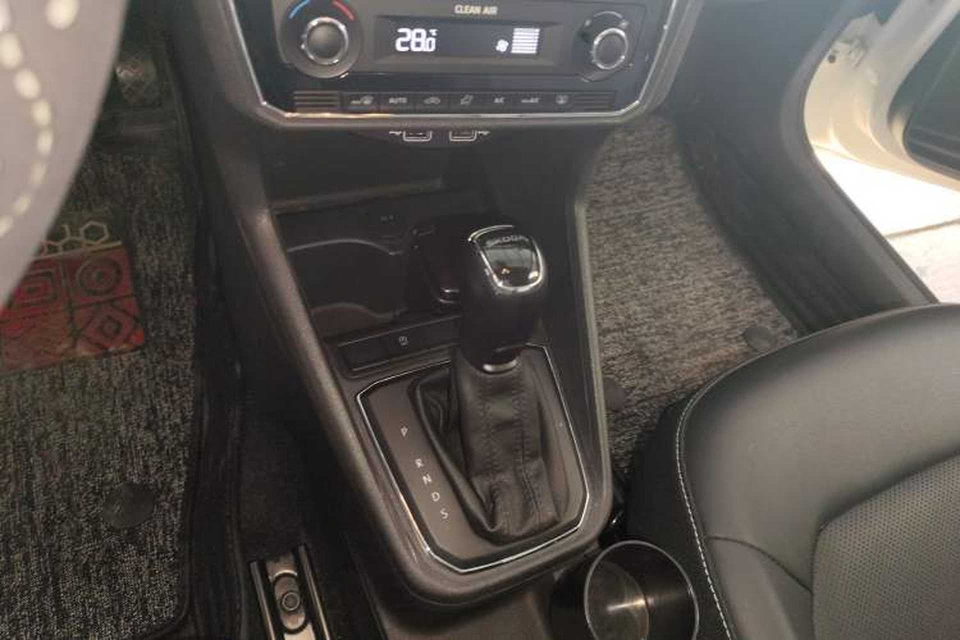 Used Skoda Rapid 2020 1.5L Automatic Comfort Edition Gear Lever