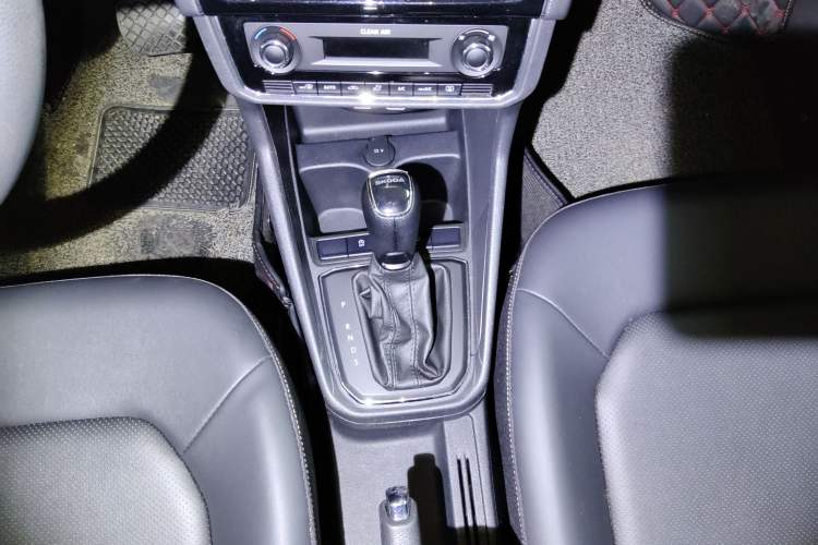 Used Skoda Rapid 2020 1.5L Automatic Comfort Edition Gear Lever