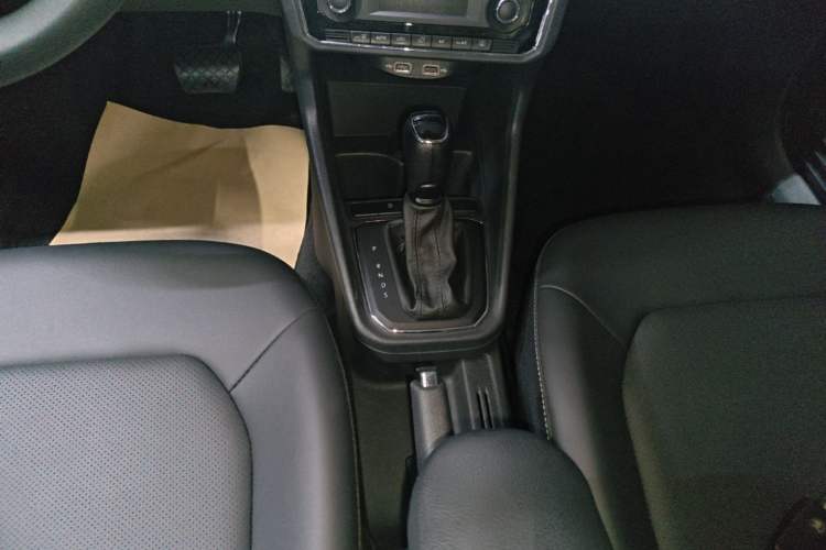 Used Skoda Rapid 2020 1.5L Automatic Comfort Edition Gear Lever