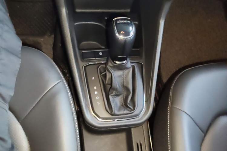 Used Skoda Rapid 2020 1.5L Automatic Comfort Edition Gear Lever