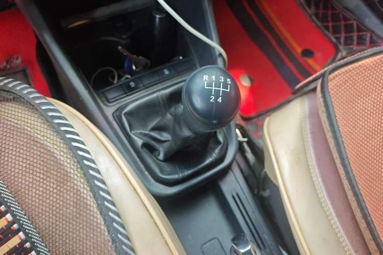 Used Skoda Rapid 2020 1.5L Manual Comfort Edition Gear Lever
