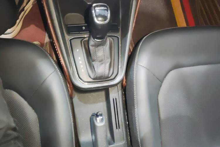 Used Skoda Rapid 2020 1.5L Automatic Comfort Edition Gear Lever