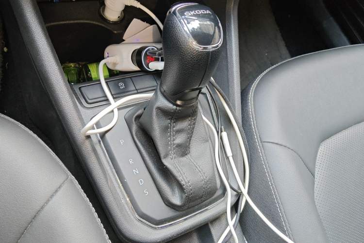 Used Skoda Rapid 2020 1.5L Automatic Comfort Edition Gear Lever