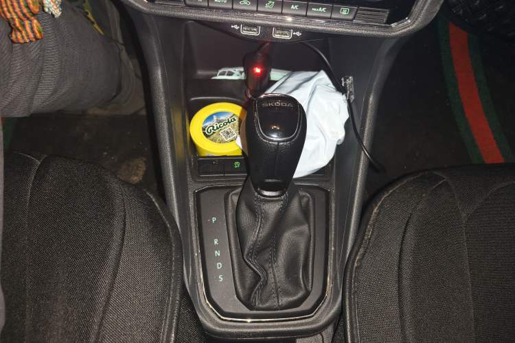 Used Skoda Rapid 2020 1.5L Automatic Comfort Edition Gear Lever
