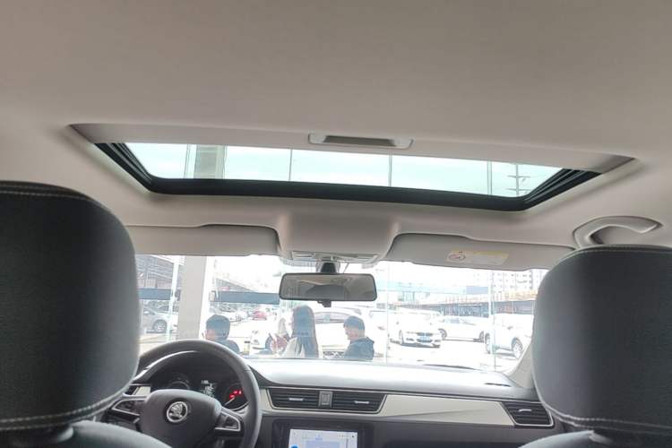 Used Skoda Rapid 2020 1.5L Manual Comfort Edition Headliner