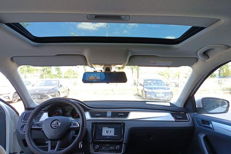 Used Skoda Rapid 2020 1.5L Automatic Comfort Edition Headliner