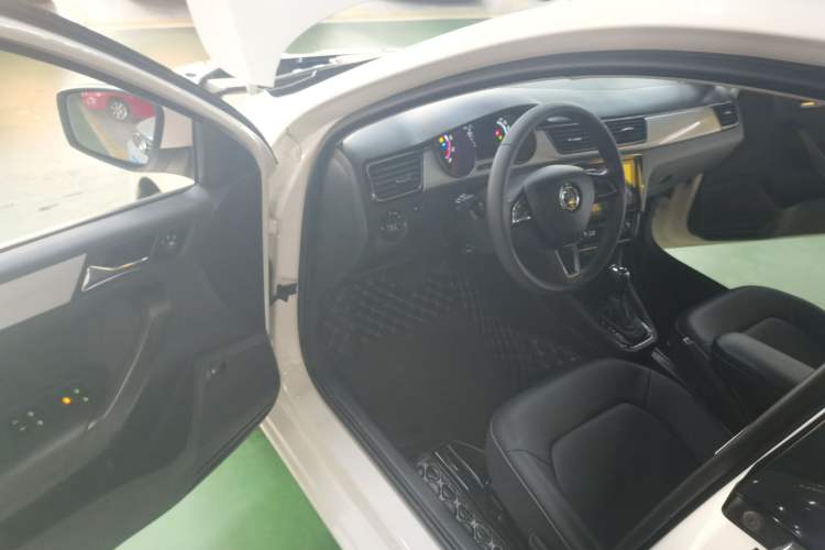 Used Skoda Rapid 2020 1.5L Automatic Comfort Edition Interior 3