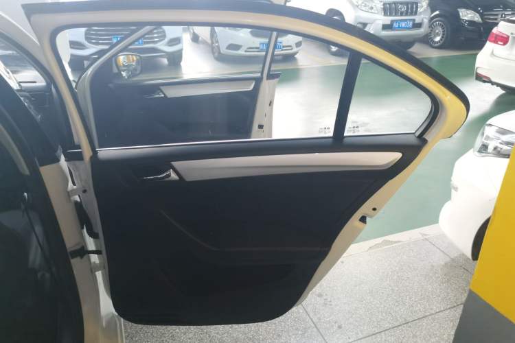 Used Skoda Rapid 2020 1.5L Automatic Comfort Edition Interior 6