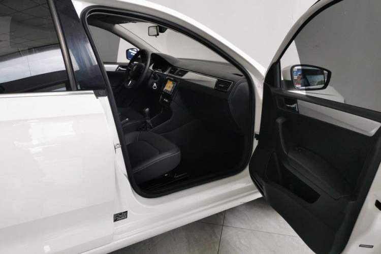 Used Skoda Rapid 2020 1.5L Manual Comfort Edition Interior 9