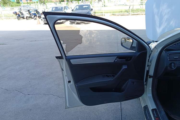 Used Skoda Rapid 2020 1.5L Automatic Comfort Edition Left Front Door Interior