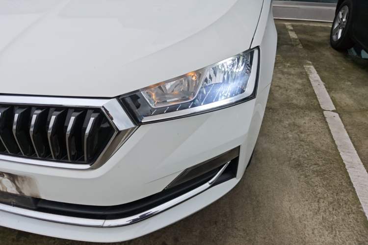 Used Skoda Rapid 2020 1.5L Automatic Comfort Edition Left Front Headlight