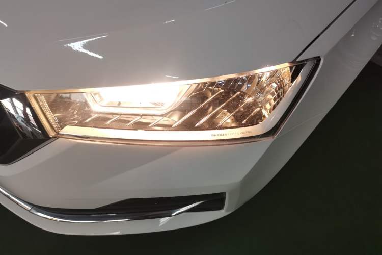 Used Skoda Rapid 2020 1.5L Automatic Comfort Edition Left Front Headlight