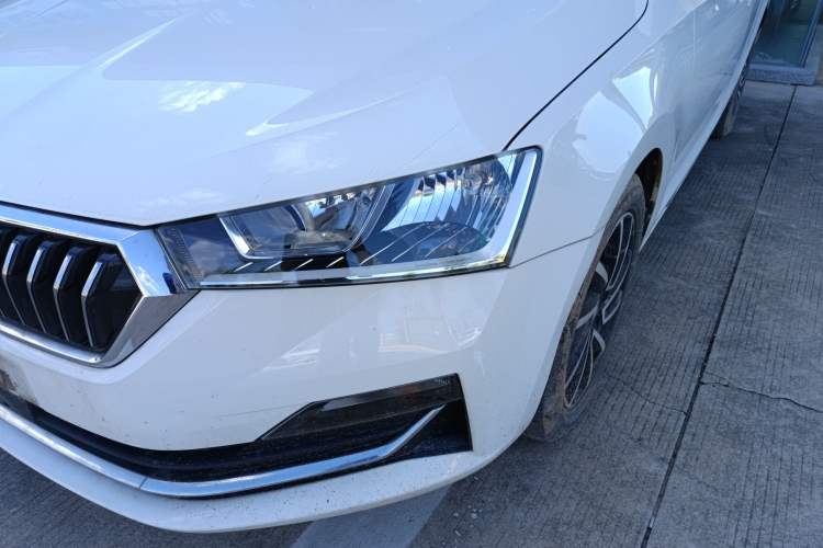 Used Skoda Rapid 2020 1.5L Automatic Comfort Edition Left Front Headlight