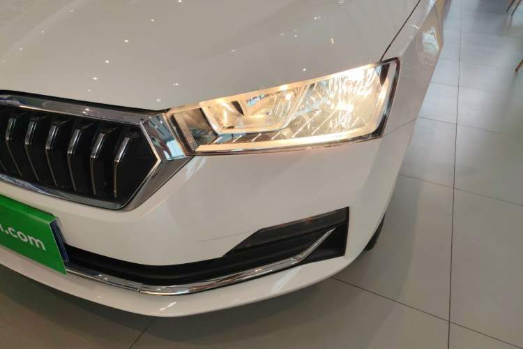 Used Skoda Rapid 2020 1.5L Automatic Comfort Edition Left Front Headlight