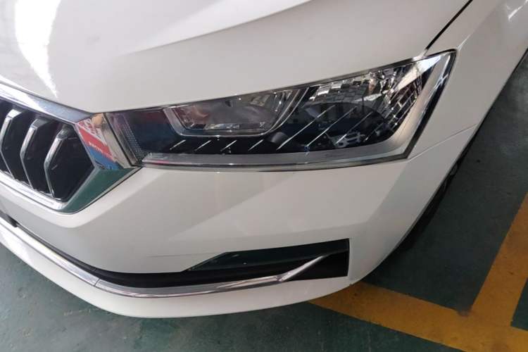 Used Skoda Rapid 2020 1.5L Automatic Comfort Edition Left Front Headlight