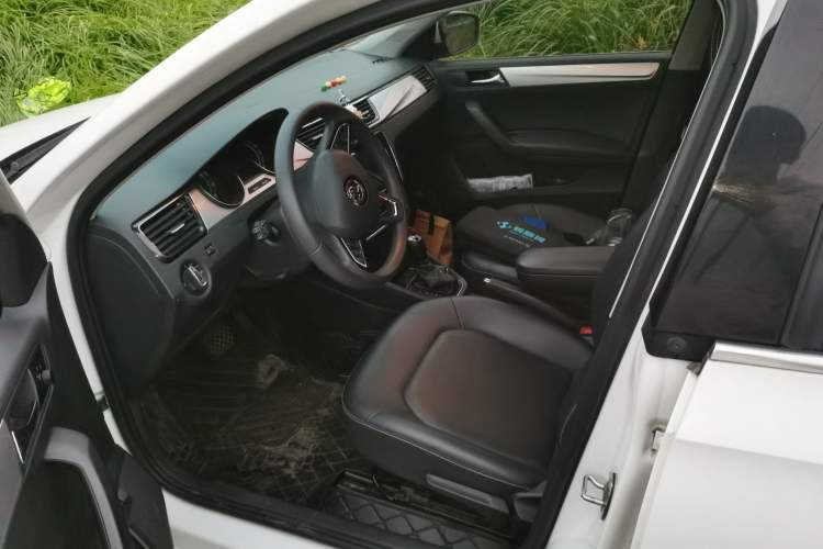 Used Skoda Rapid 2020 1.5L Automatic Comfort Edition Left Front Seat