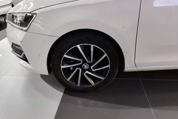 Used Skoda Rapid 2020 1.5L Automatic Comfort Edition Left Front Wheel Hub