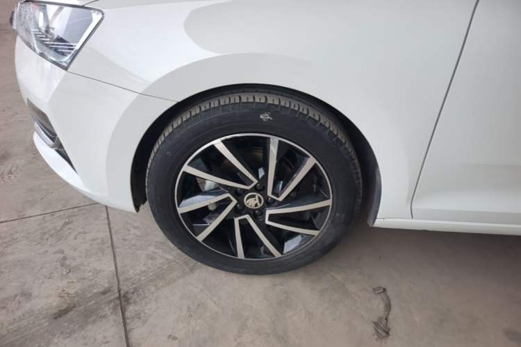 Used Skoda Rapid 2020 1.5L Automatic Comfort Edition Left Front Wheel Hub