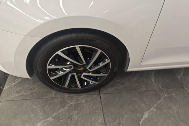 Used Skoda Rapid 2020 1.5L Automatic Comfort Edition Left Front Wheel Hub