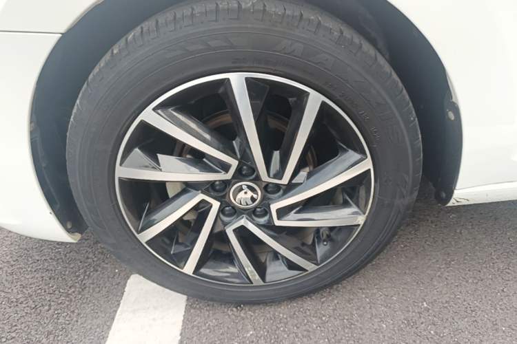 Used Skoda Rapid 2020 1.5L Automatic Comfort Edition Left Front Wheel Hub