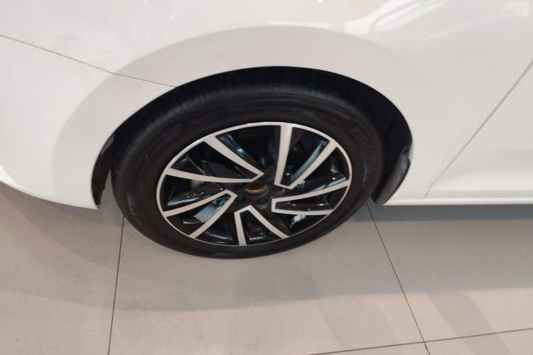 Used Skoda Rapid 2020 1.5L Automatic Comfort Edition Left Front Wheel Hub